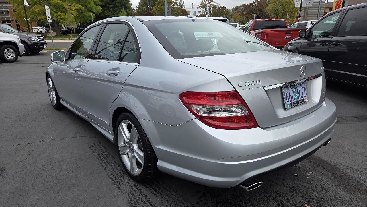 Used 2011 Mercedes-Benz C 300 4MATIC Sedan image 11