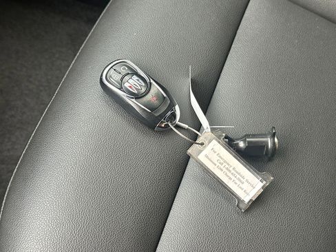 Used 2025 Buick Envista Sport Touring image 18