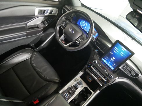 Used 2020 Ford Explorer ST w/ Premium Technology Package image 9