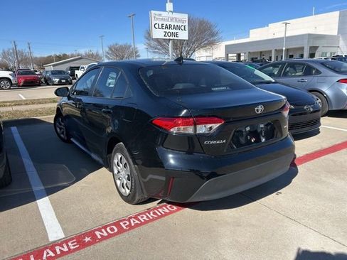 Used 2025 Toyota Corolla LE image 4