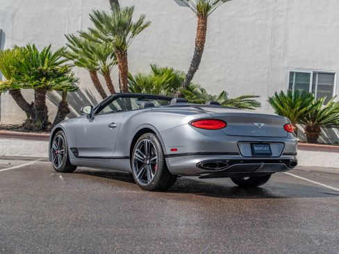 Used 2020 Bentley Continental GT image 3
