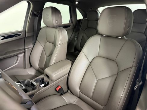 Certified 2026 Porsche Macan AWD/4WD image 5