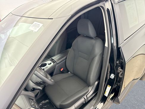 Used 2023 Nissan Rogue S image 11