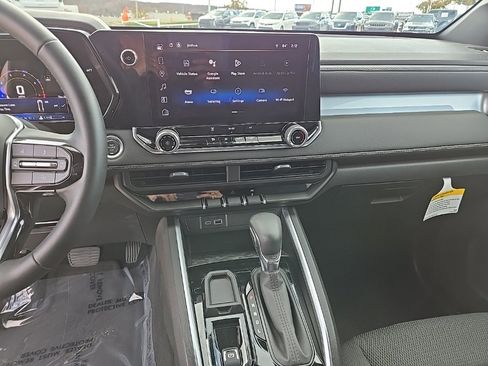 Used 2024 Chevrolet Colorado LT image 28