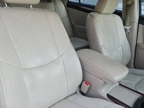Used 2011 Toyota Avalon Limited FWD image 12