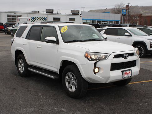 Used 2019 Toyota 4Runner SR5 image 3