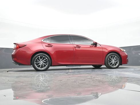 Used 2017 Lexus ES 350 w/ Luxury Package FWD image 44