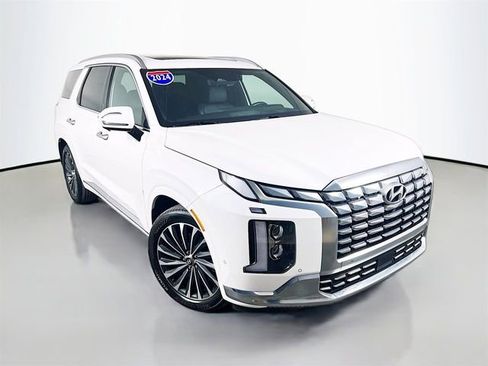 Used 2024 Hyundai Palisade Calligraphy FWD image 2