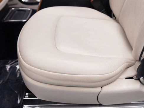 Used 2010 Rolls-Royce Phantom Drophead Coupe image 58