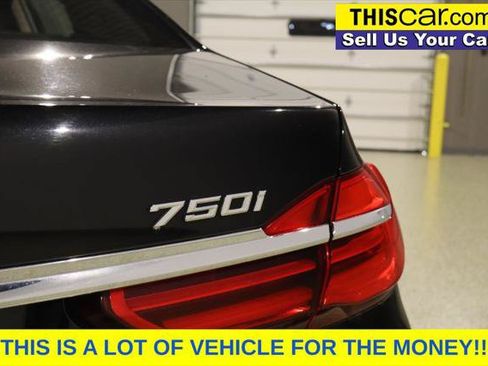 Used 2019 BMW 750i w/ Executive Package RWD image 13