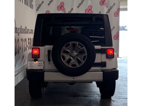 Used 2015 Jeep Wrangler Unlimited Sahara w/ Connectivity Group AWD/4WD image 11