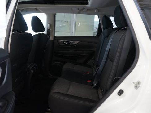 Used 2019 Nissan Rogue SV w/ Sun & Sound Touring Package image 29