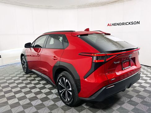 Used 2025 Toyota bZ4X FWD image 5