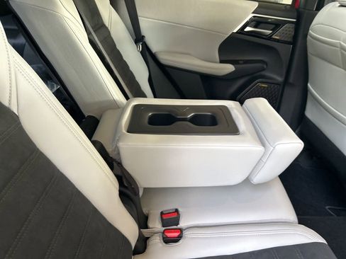 New 2025 Mitsubishi Outlander SE image 29