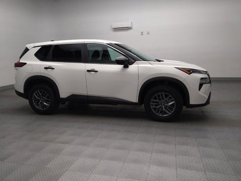 Used 2024 Nissan Rogue S image 11