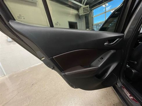 Used 2018 MAZDA MAZDA3 Touring FWD image 19