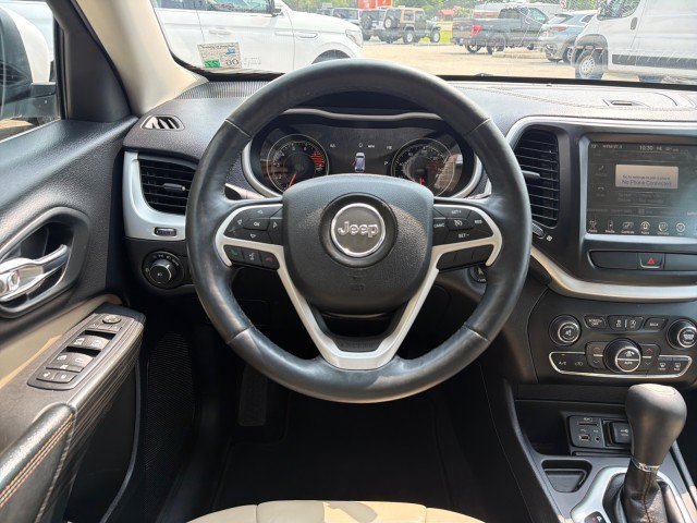 Used 2017 Jeep Cherokee Limited FWD image 16