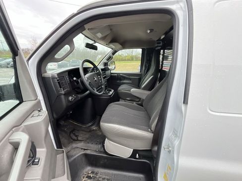 Used 2024 GMC Savana 2500 w/ Driver Convenience Package image 11