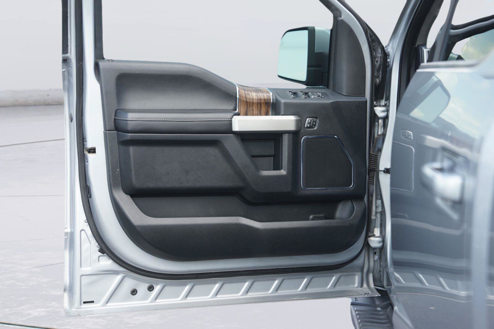 Used 2020 Ford F150 Lariat RWD image 30