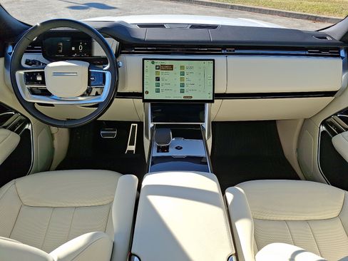New 2026 Land Rover Range Rover Long Wheelbase SE AWD/4WD image 12