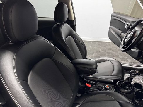 Used 2018 MINI Cooper 2-Door Hardtop w/ Signature Line Package image 42