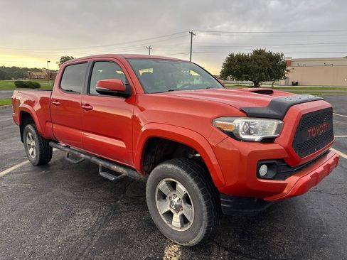 Used 2016 Toyota Tacoma TRD Sport AWD/4WD image 3