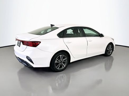 Used 2022 Kia Forte LXS FWD image 7