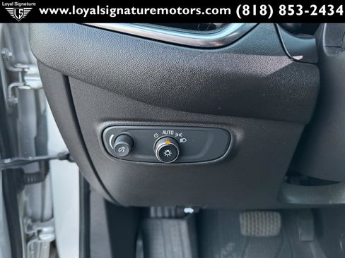 Used 2020 Chevrolet Equinox LS w/ LS Convenience Package image 19