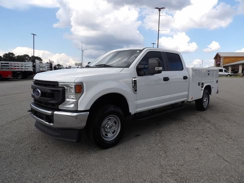 Used 2022 Ford F250 XL w/ Power Equipment Group AWD/4WD image 3