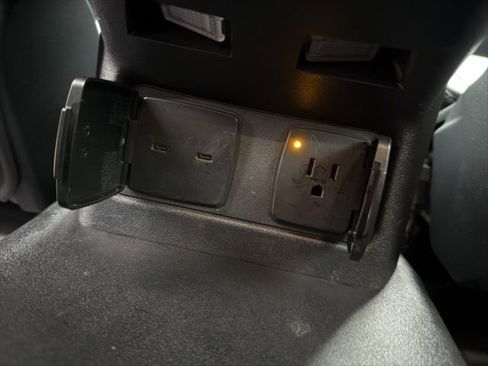 Used 2025 Ford Bronco Badlands image 19