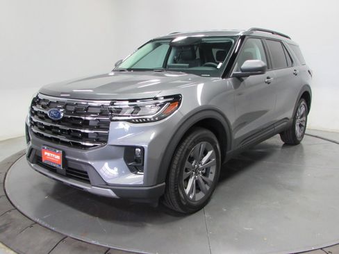 New 2026 Ford Explorer Active w/ Active Comfort Package AWD/4WD image 3