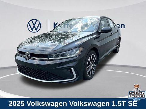 Used 2025 Volkswagen Jetta SE FWD image 1