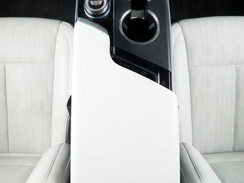 Used 2024 Cadillac Lyriq Luxury AWD/4WD image 22
