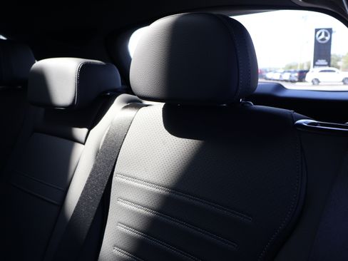 Used 2024 Mercedes-Benz GLC 300 4MATIC image 19