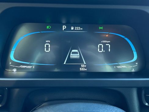 Certified 2025 Hyundai Elantra Sport image 9