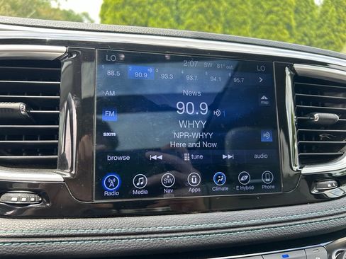 Used 2017 Chrysler Pacifica Platinum FWD image 25