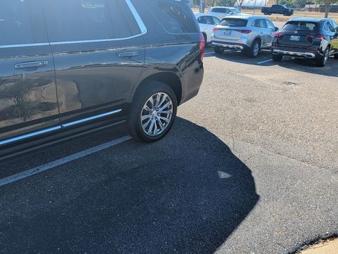 Used 2022 GMC Yukon Denali image 9