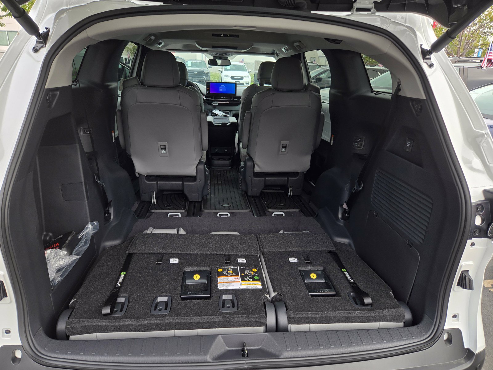 Certified 2026 Toyota Sienna XLE FWD image 26