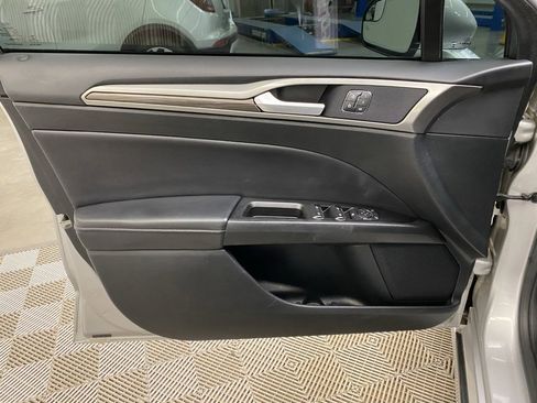 Used 2017 Ford Fusion SE image 19