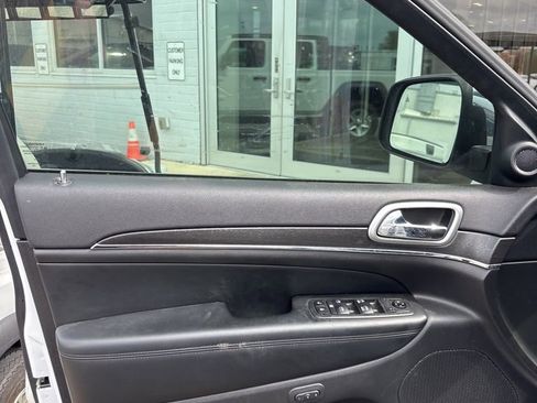 Used 2018 Jeep Grand Cherokee Limited image 4