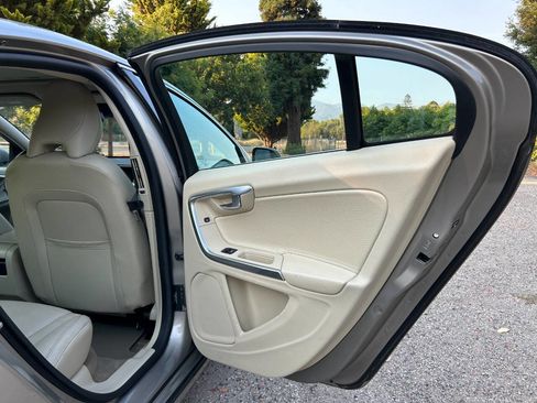 Used 2014 Volvo S60 T5 image 30