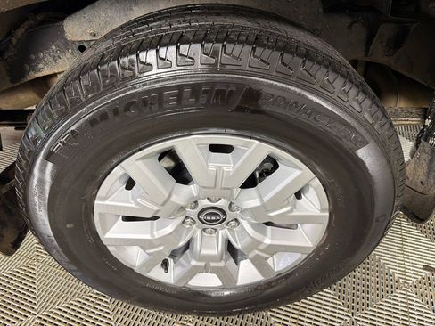 Used 2024 Nissan Frontier SV w/ SV Convenience Package RWD image 17