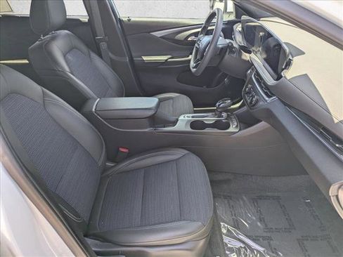 Used 2025 Buick Envista Preferred w/ Advanced Safety Package image 19