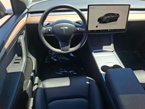 Used 2024 Tesla Model Y Long Range RWD image 11