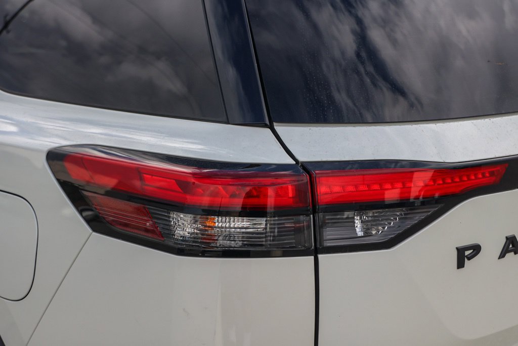 Used 2024 Nissan Pathfinder SL w/ SL Premium Package FWD image 8