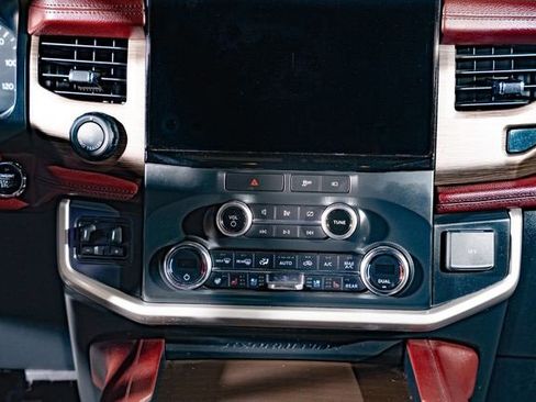 Used 2022 Ford Expedition Max Limited image 14