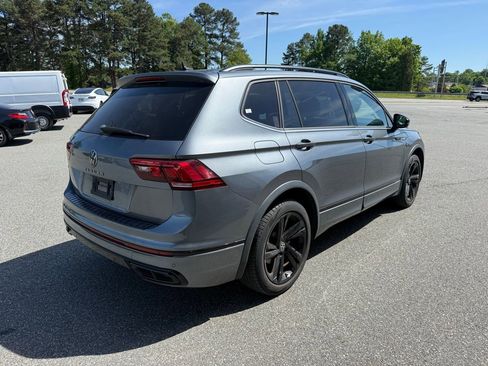 Used 2023 Volkswagen Tiguan SE R-Line FWD image 8
