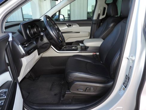 Used 2022 Kia Carnival LX image 15
