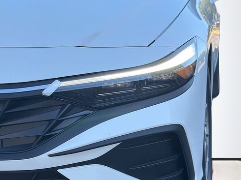 New 2026 Hyundai Elantra SE image 9