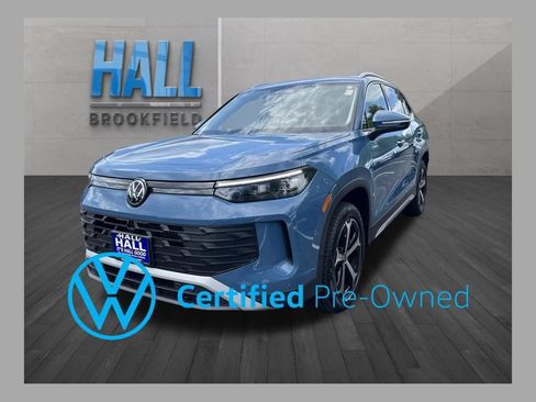 Certified 2025 Volkswagen Tiguan SE w/ Panoramic Sunroof Package AWD/4WD image 1